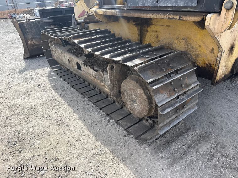 image for item DQ4348 2001 New Holland DC80 dozer