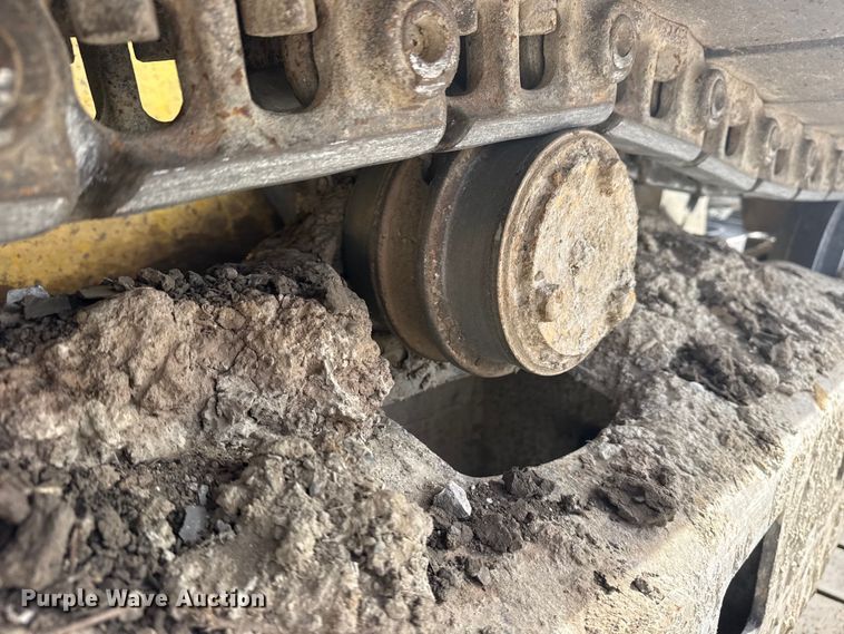 image for item DQ4348 2001 New Holland DC80 dozer