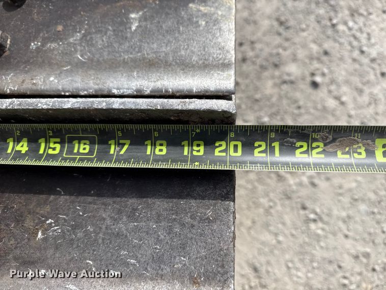 image for item DQ4348 2001 New Holland DC80 dozer