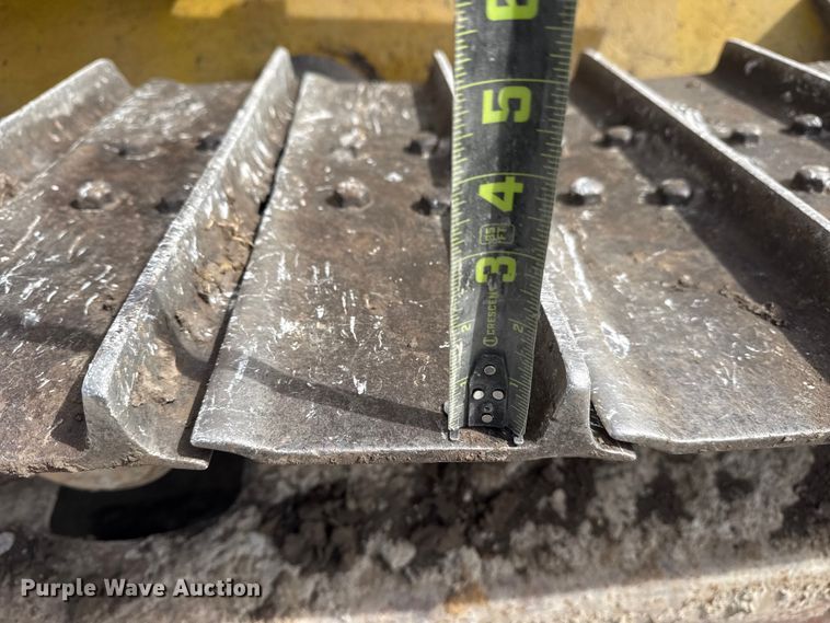 image for item DQ4348 2001 New Holland DC80 dozer