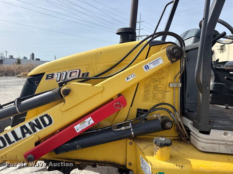 image for item DQ4349 2008 New Holland B110B backhoe
