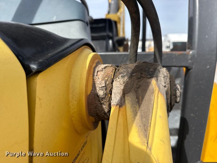 image for item DQ4349 2008 New Holland B110B backhoe