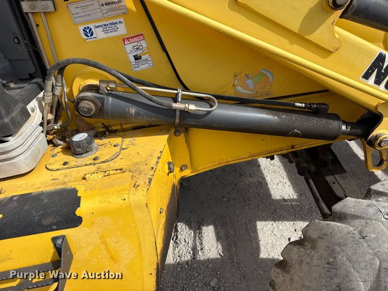 image for item DQ4349 2008 New Holland B110B backhoe