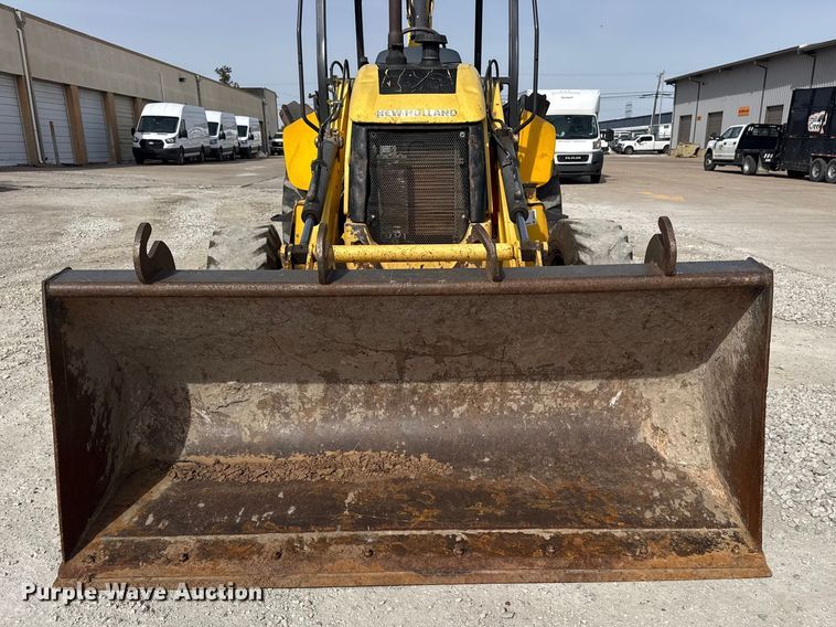 image for item DQ4349 2008 New Holland B110B backhoe