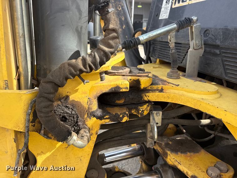 image for item DQ4349 2008 New Holland B110B backhoe