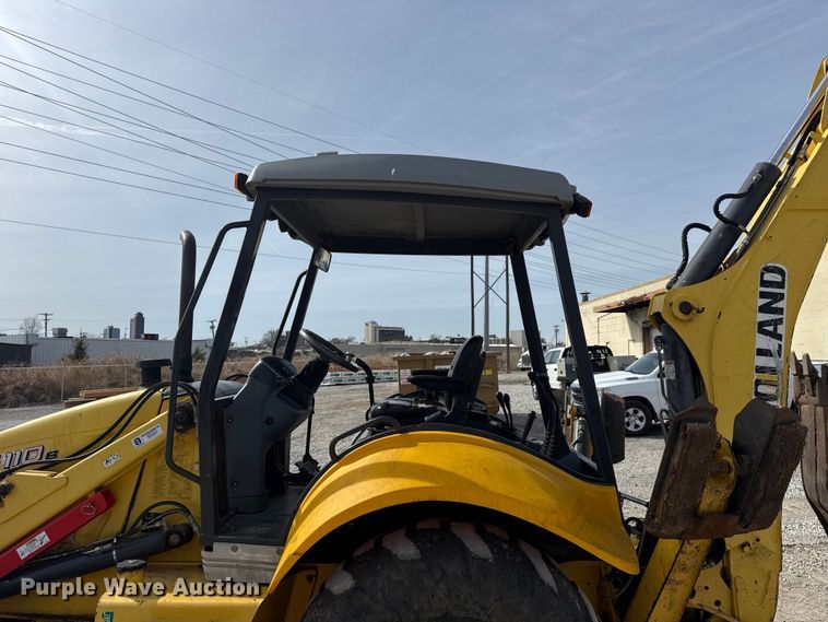 image for item DQ4349 2008 New Holland B110B backhoe