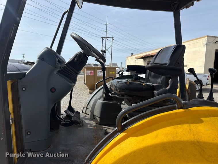 image for item DQ4349 2008 New Holland B110B backhoe