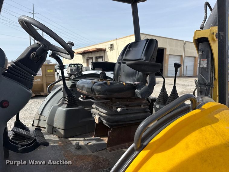 image for item DQ4349 2008 New Holland B110B backhoe