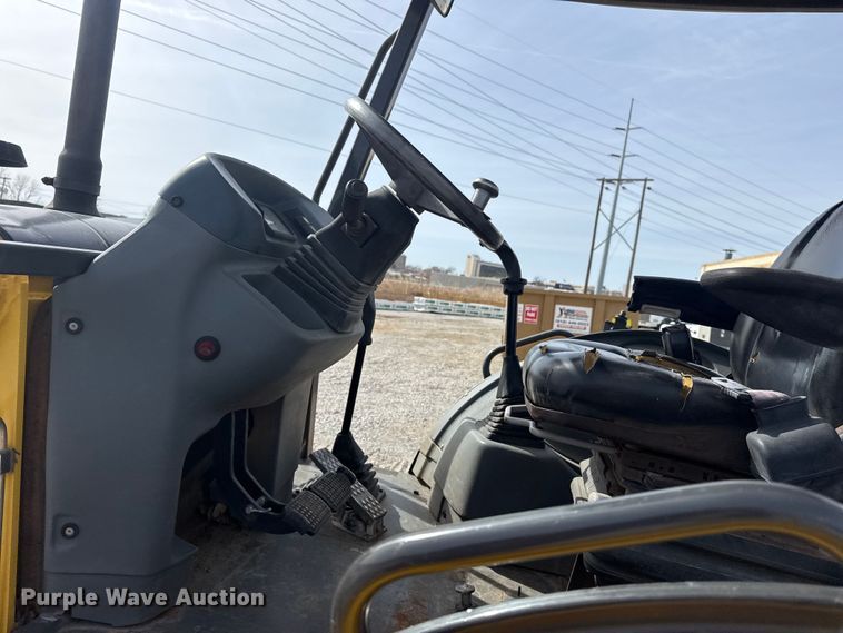 image for item DQ4349 2008 New Holland B110B backhoe