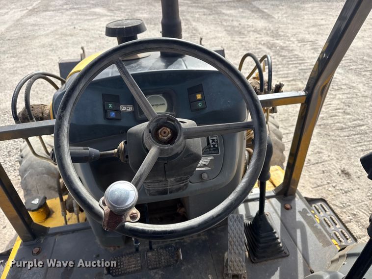 image for item DQ4349 2008 New Holland B110B backhoe