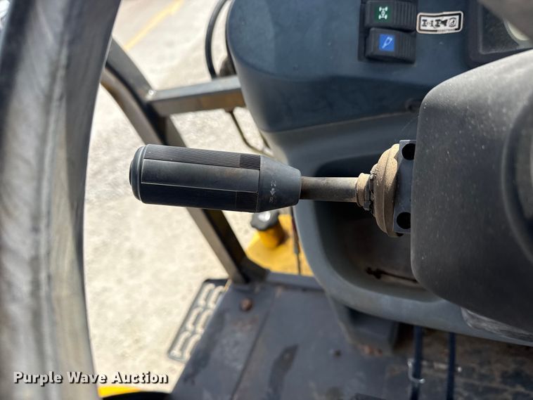 image for item DQ4349 2008 New Holland B110B backhoe