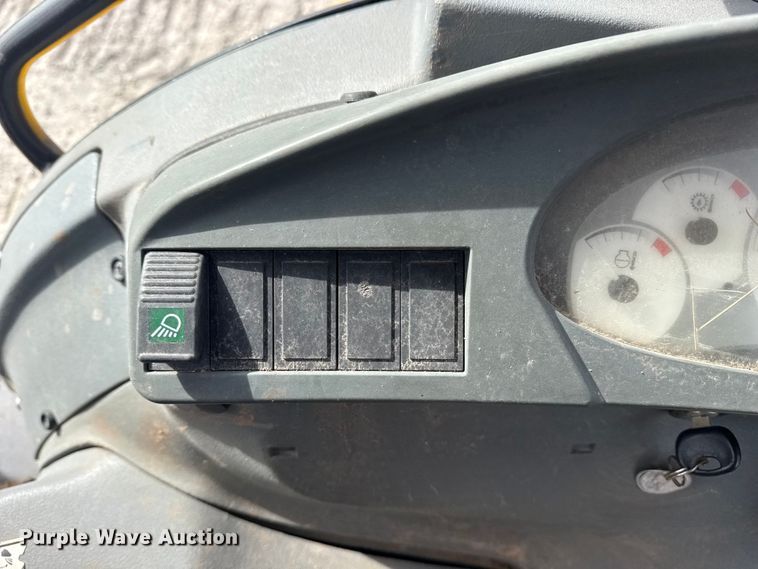 image for item DQ4349 2008 New Holland B110B backhoe