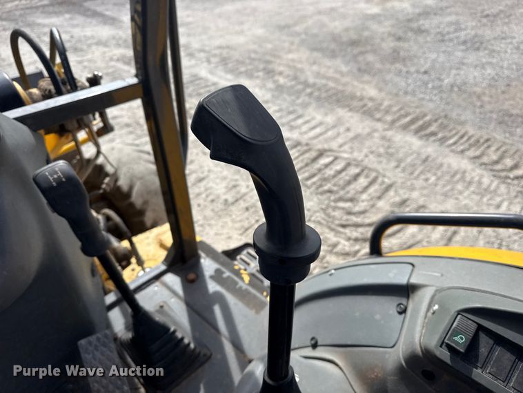 image for item DQ4349 2008 New Holland B110B backhoe