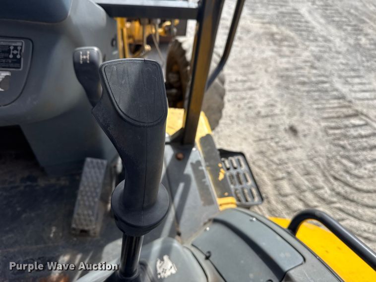 image for item DQ4349 2008 New Holland B110B backhoe