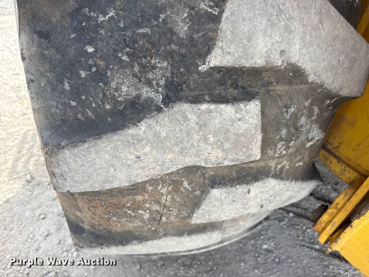 image for item DQ4349 2008 New Holland B110B backhoe