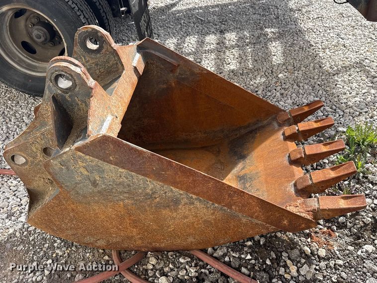 image for item DQ4349 2008 New Holland B110B backhoe