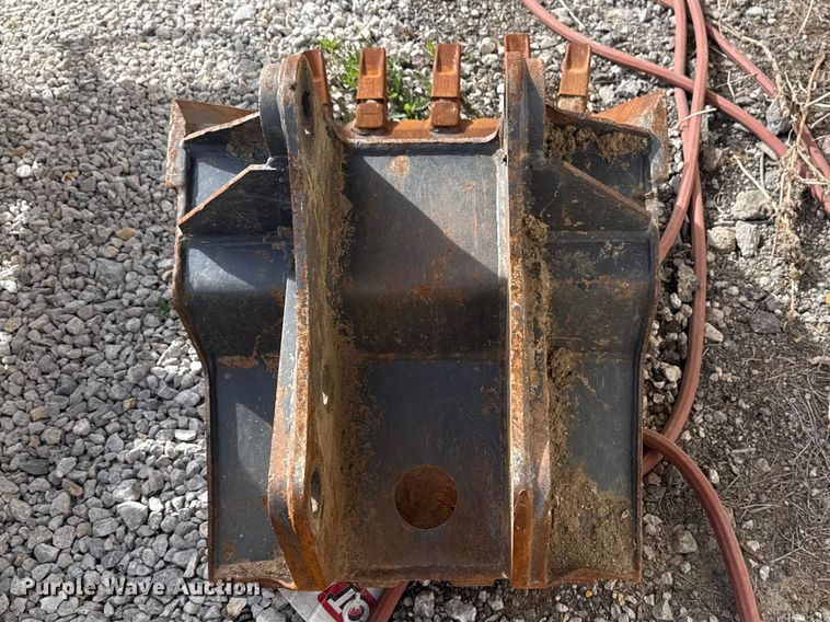 image for item DQ4349 2008 New Holland B110B backhoe