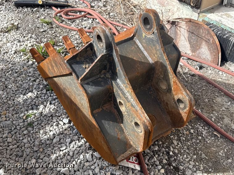 image for item DQ4349 2008 New Holland B110B backhoe