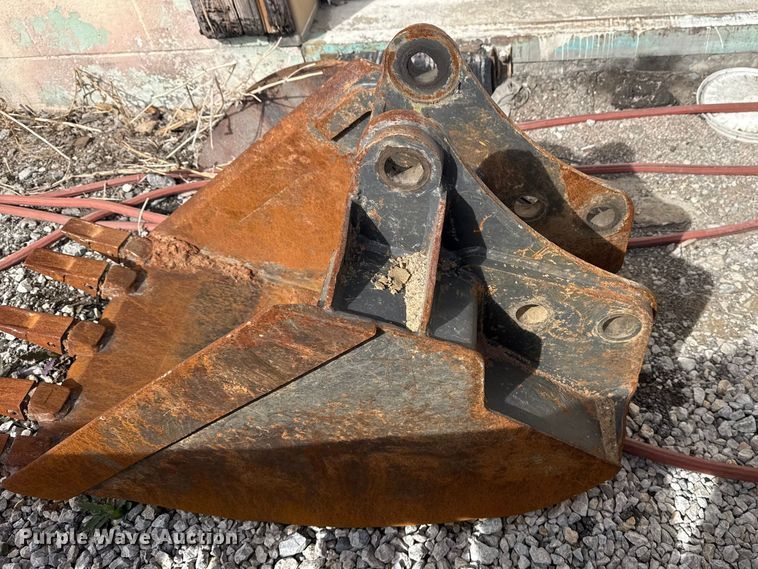 image for item DQ4349 2008 New Holland B110B backhoe