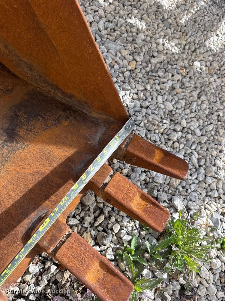 image for item DQ4349 2008 New Holland B110B backhoe