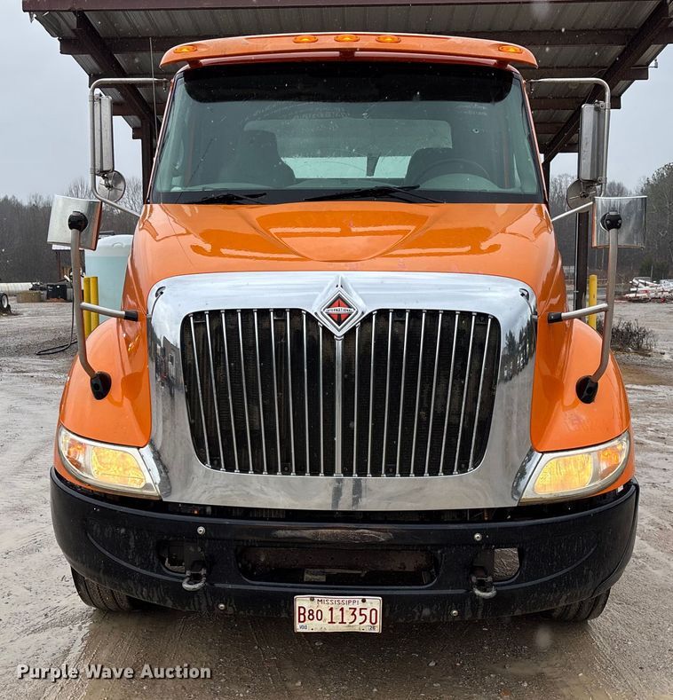 image for item DR2841 2006 International 8600 semi truck
