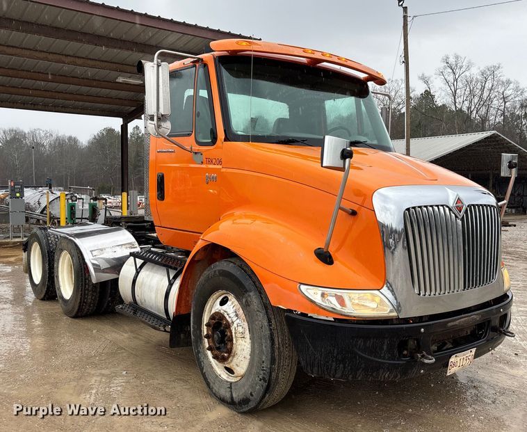 image for item DR2841 2006 International 8600 semi truck