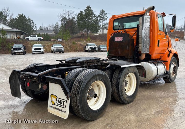 image for item DR2841 2006 International 8600 semi truck