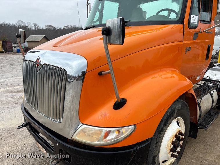 image for item DR2841 2006 International 8600 semi truck