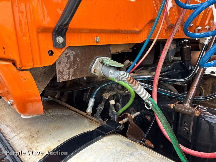 image for item DR2841 2006 International 8600 semi truck