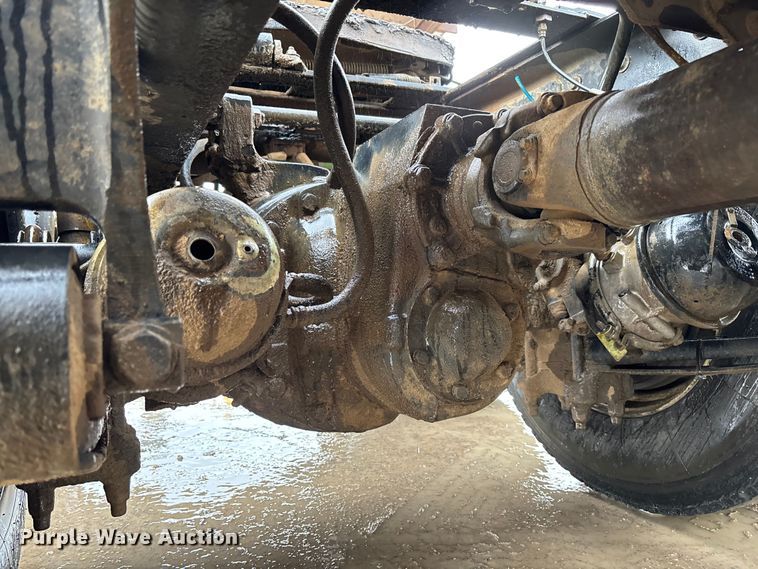 image for item DR2841 2006 International 8600 semi truck