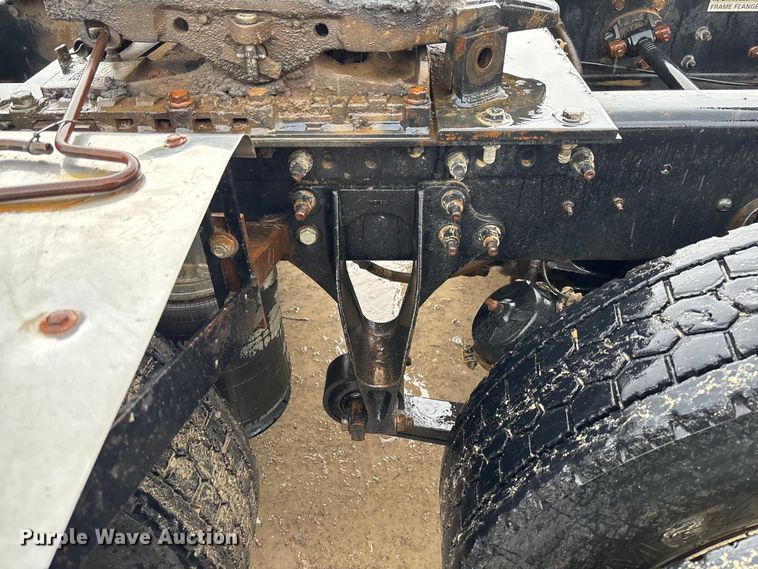 image for item DR2841 2006 International 8600 semi truck