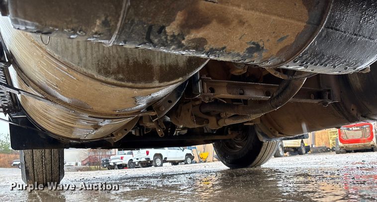 image for item DR2841 2006 International 8600 semi truck