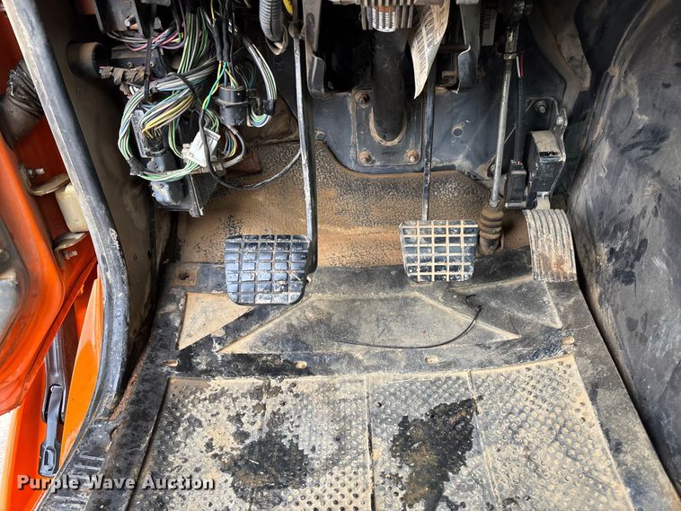 image for item DR2841 2006 International 8600 semi truck