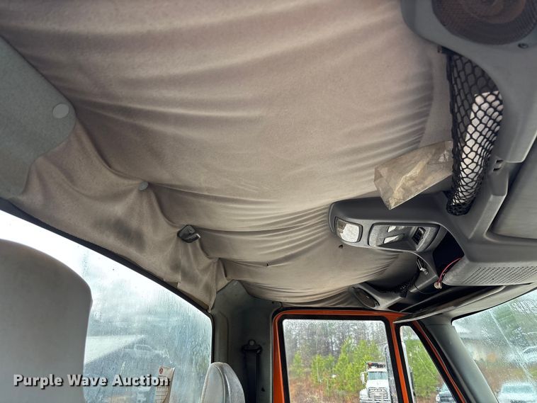 image for item DR2841 2006 International 8600 semi truck
