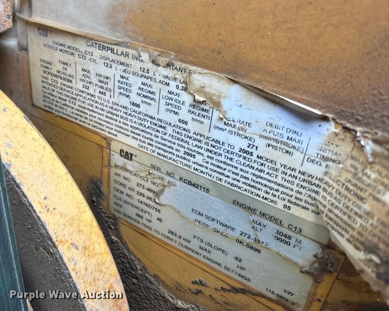image for item DR2841 2006 International 8600 semi truck