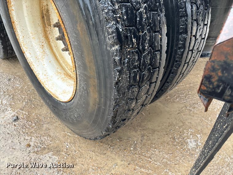 image for item DR2841 2006 International 8600 semi truck