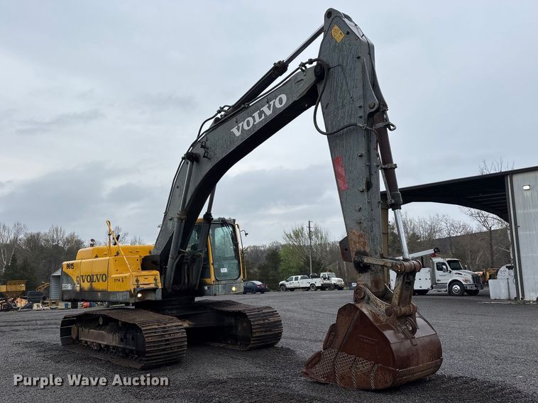 image for item DT0058 2002 Volvo EC330B LC excavator