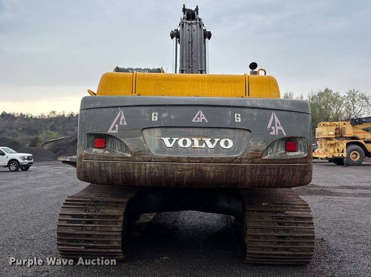 image for item DT0058 2002 Volvo EC330B LC excavator