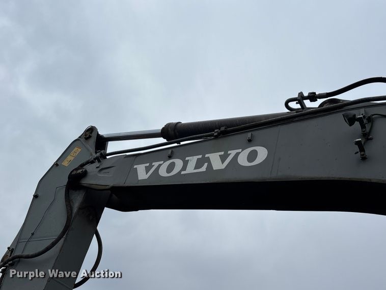 image for item DT0058 2002 Volvo EC330B LC excavator