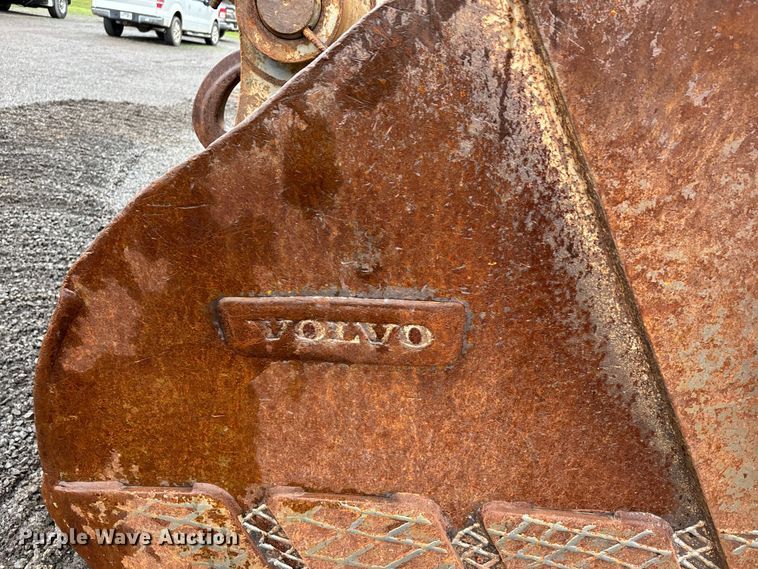 image for item DT0058 2002 Volvo EC330B LC excavator