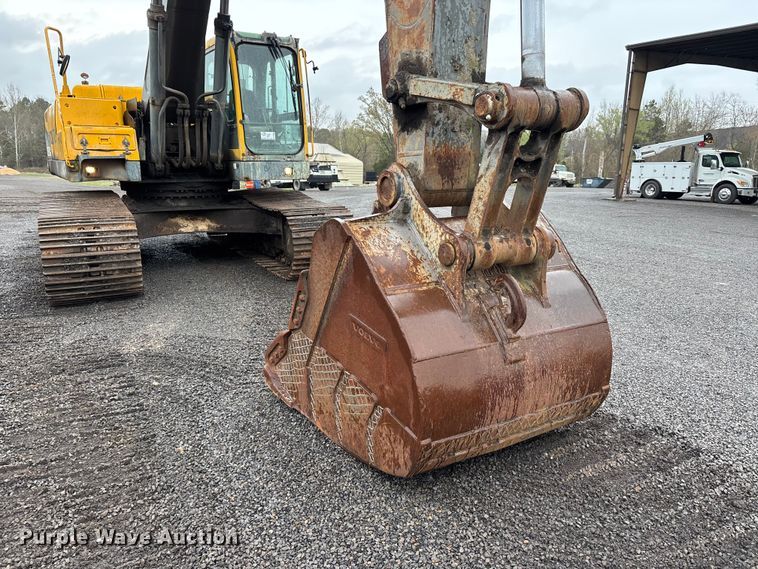 image for item DT0058 2002 Volvo EC330B LC excavator