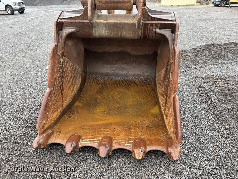 image for item DT0058 2002 Volvo EC330B LC excavator