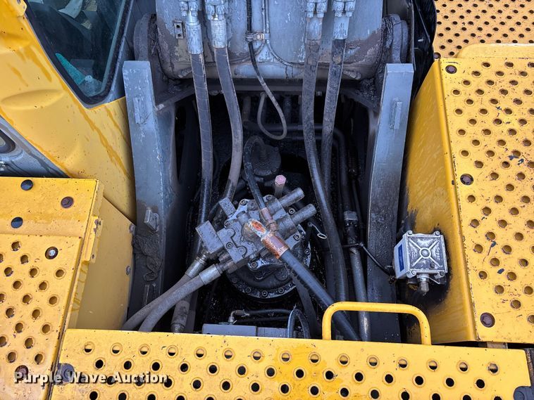 image for item DT0058 2002 Volvo EC330B LC excavator