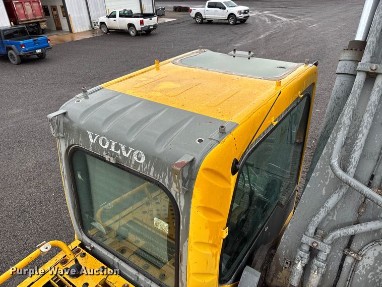 image for item DT0058 2002 Volvo EC330B LC excavator