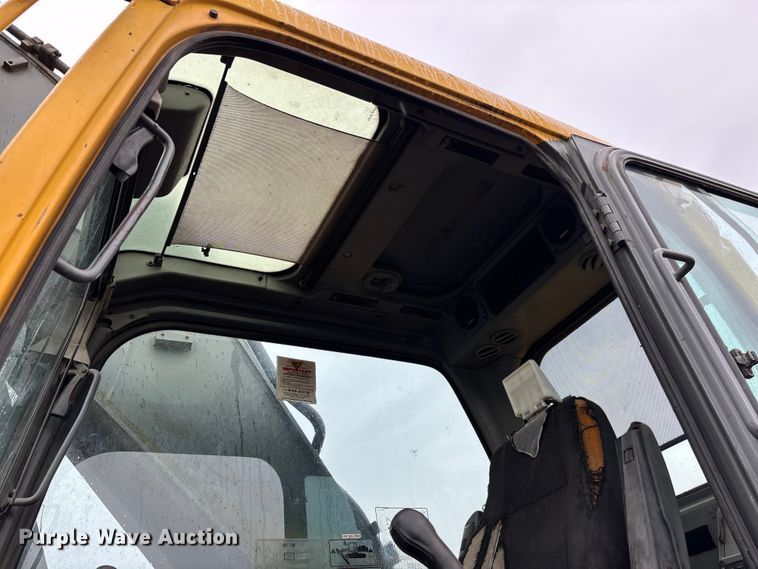 image for item DT0058 2002 Volvo EC330B LC excavator