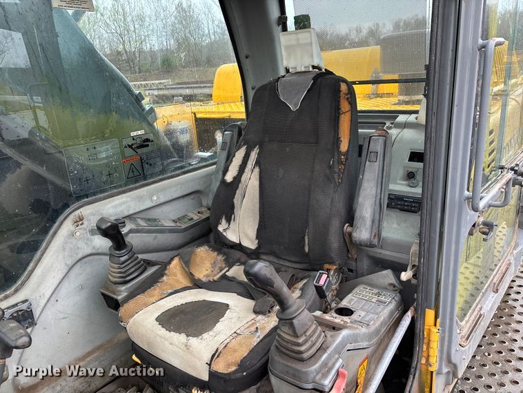 image for item DT0058 2002 Volvo EC330B LC excavator