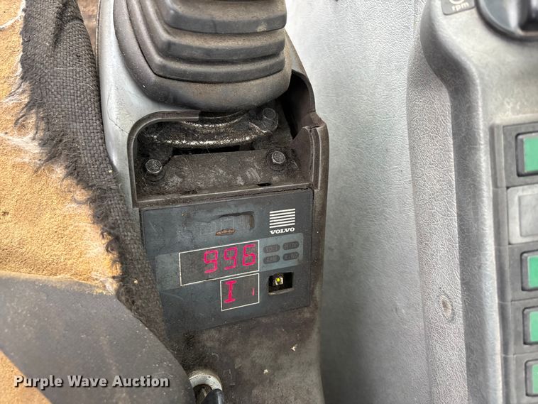 image for item DT0058 2002 Volvo EC330B LC excavator