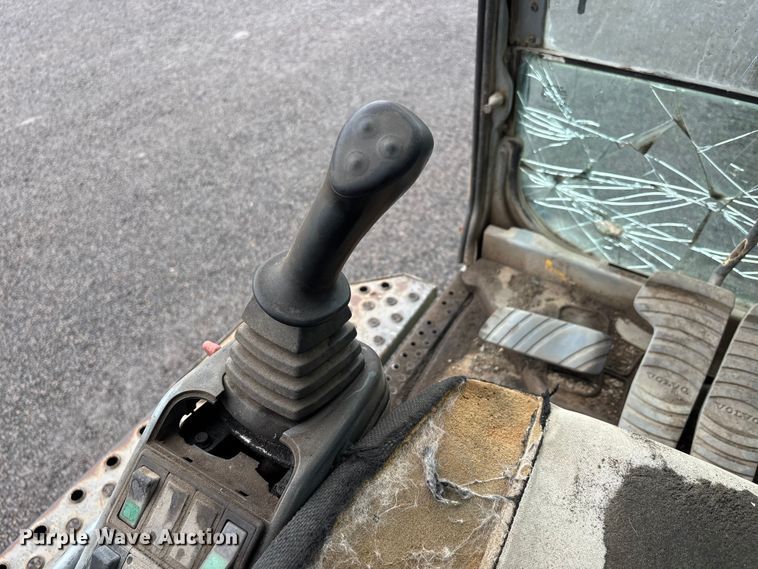 image for item DT0058 2002 Volvo EC330B LC excavator