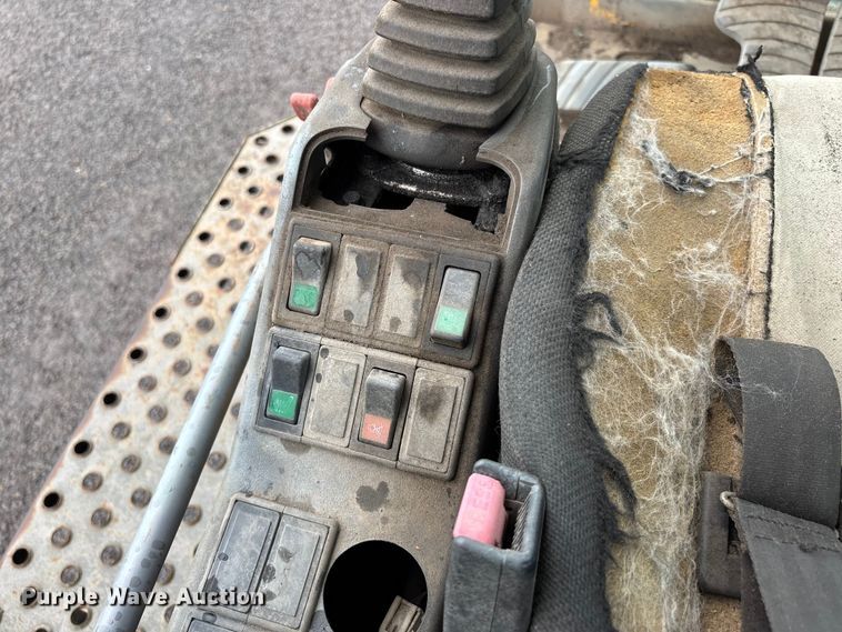 image for item DT0058 2002 Volvo EC330B LC excavator