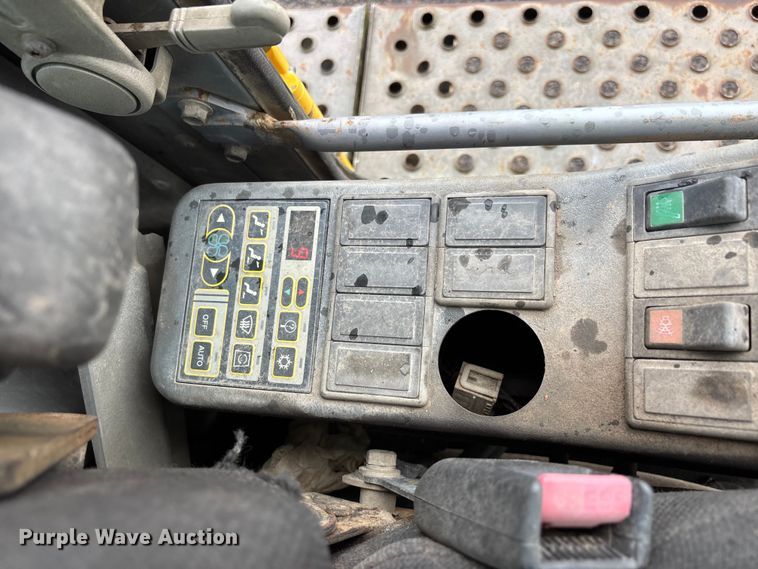 image for item DT0058 2002 Volvo EC330B LC excavator